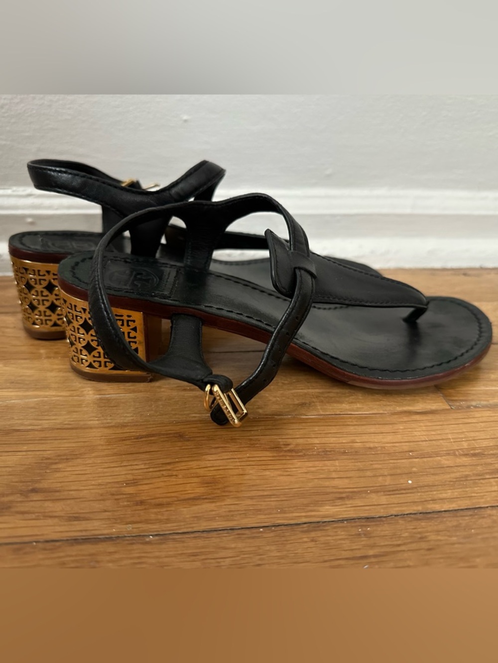 Tory Burch Black Leather Thong Sandals with Signature Block Heel size 7 1/2.